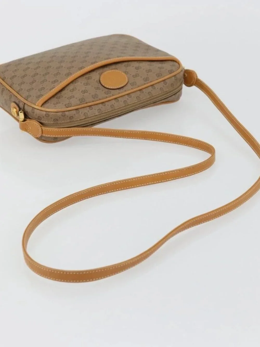 Gucci brand	gucci color	beige